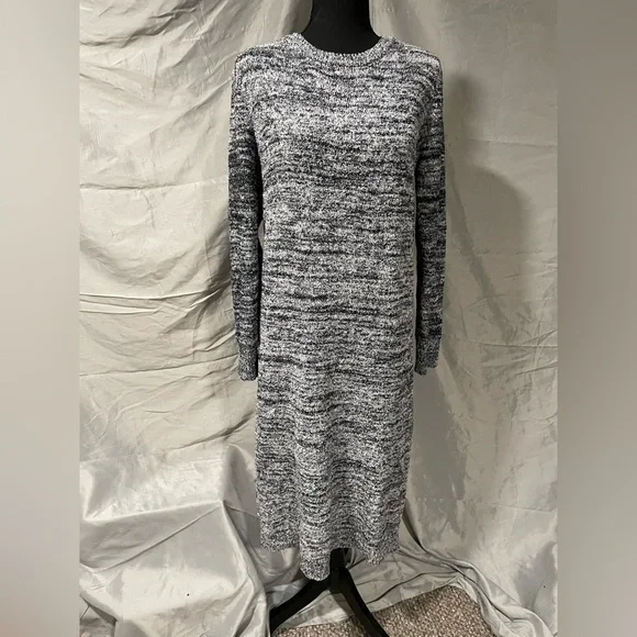 Elegant Knit Long Sleeve Pajama Dress in Black and Gray - Picture 1 of 7